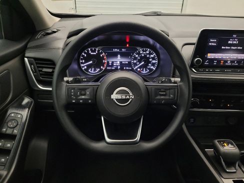 Used 2024 Nissan Rogue S AWD/4WD image 22