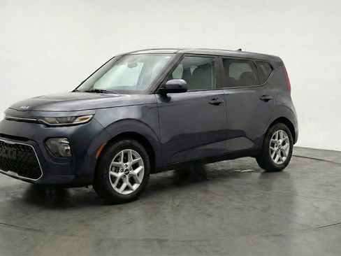 Used 2025 Kia Soul LX w/ LX Technology Package image 3