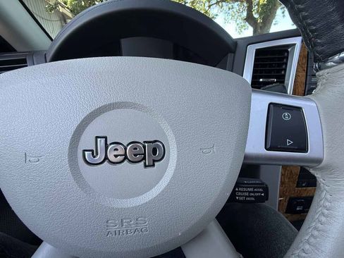 Used 2009 Jeep Grand Cherokee Limited image 24