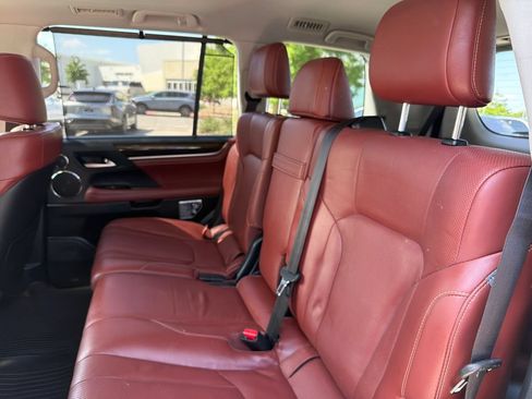 Used 2019 Lexus LX 570 4WD w/ Luxury Package image 38