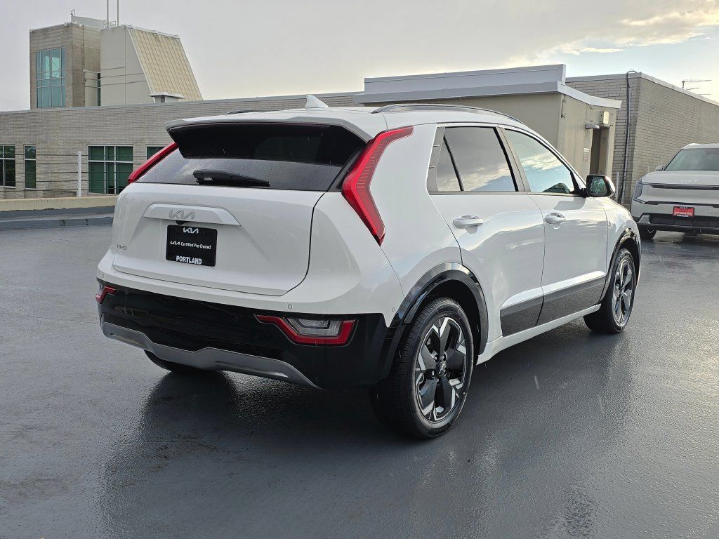 Certified 2023 Kia Niro Wave w/ Wave Preserve Package FWD image 5