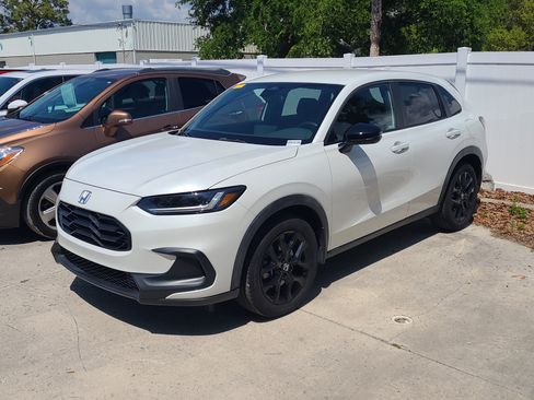 Used 2023 Honda HR-V Sport image 3