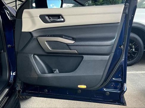 Certified 2022 Nissan Pathfinder Platinum w/ Lighting Package (N93) image 21