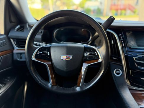 Used 2018 Cadillac Escalade ESV Luxury AWD/4WD image 26