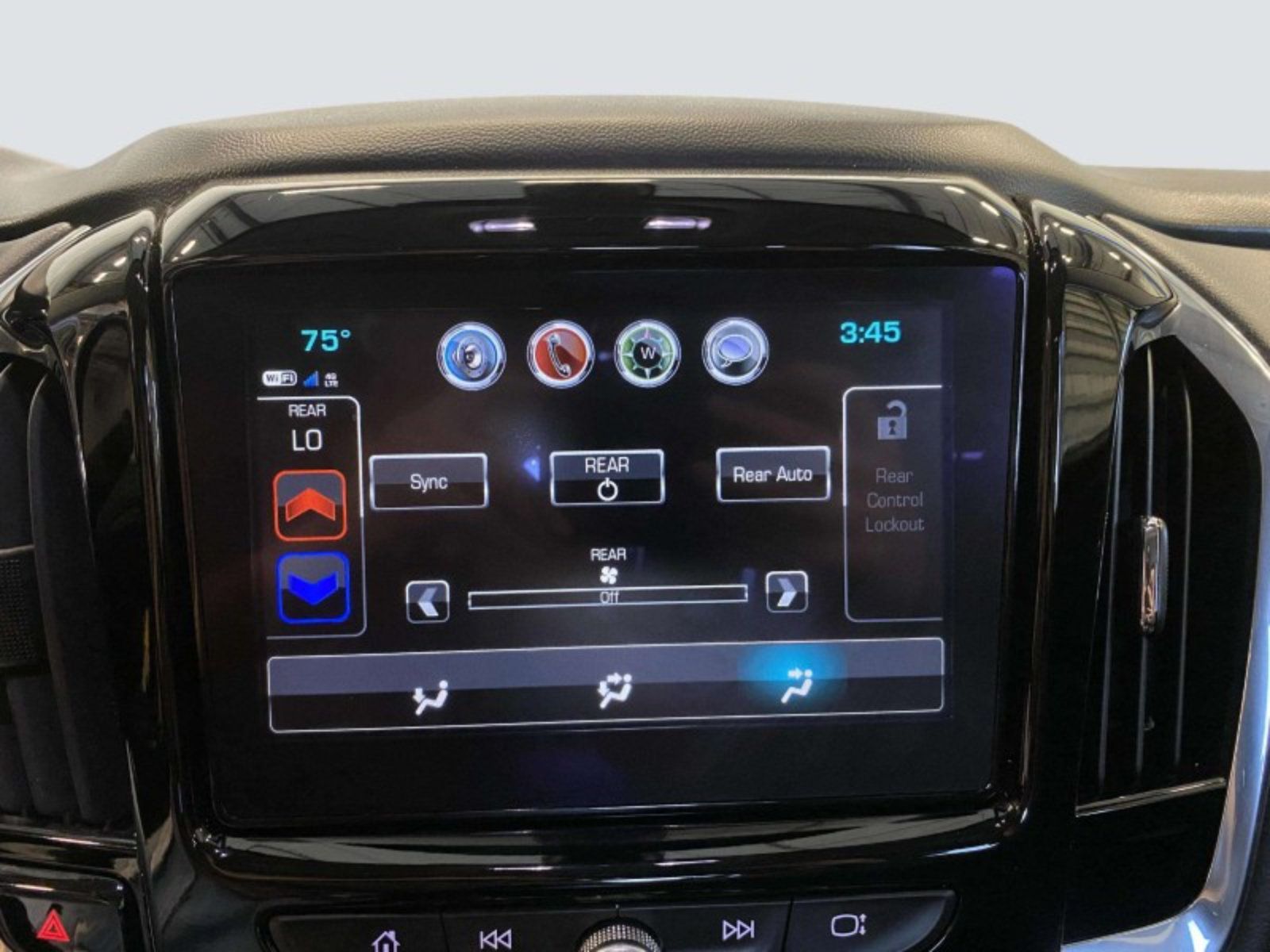 Used 2018 Chevrolet Traverse LT AWD/4WD image 39