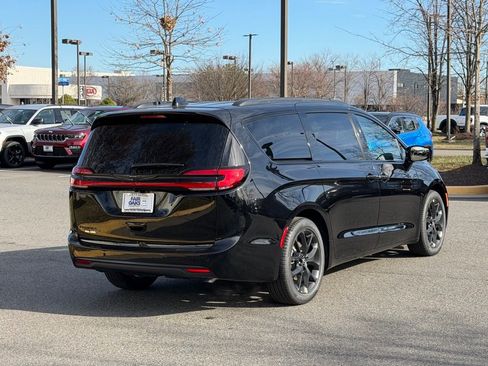 New 2026 Chrysler Pacifica Select image 7
