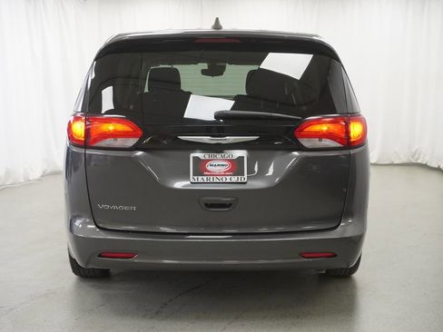 Used 2023 Chrysler Voyager LX image 10