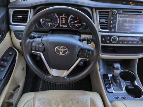 Used 2015 Toyota Highlander Limited Platinum image 25