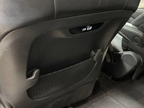 Used 2023 Chrysler Pacifica Touring-L FWD image 28