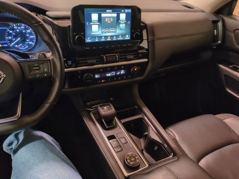 Used 2025 Nissan Pathfinder SL w/ Cargo Package image 15