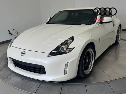 Used 2020 Nissan 370Z Coupe RWD image 5