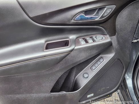 Used 2018 Chevrolet Equinox Premier FWD image 14