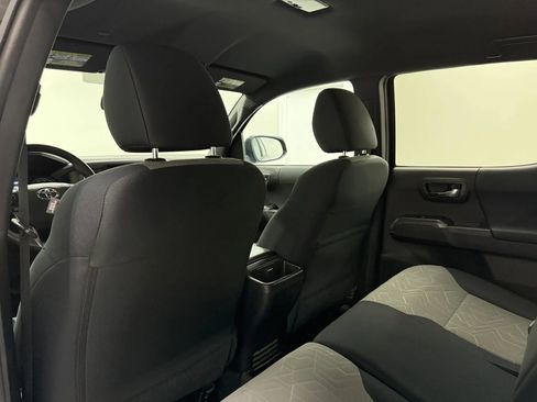 Used 2022 Toyota Tacoma TRD Off-Road image 10