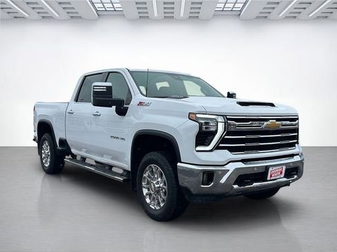 Used 2025 Chevrolet Silverado 2500 LTZ w/ LTZ Premium Package image 2