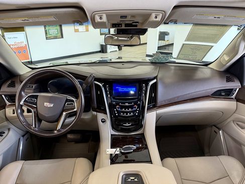 Used 2017 Cadillac Escalade Luxury image 10