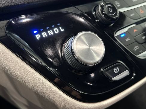 Used 2022 Chrysler Pacifica Touring-L FWD image 24