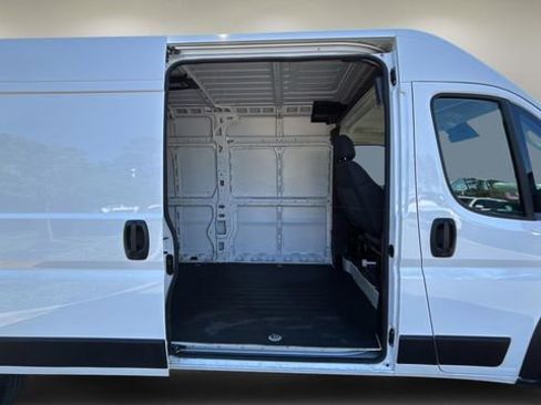 Used 2025 RAM ProMaster 2500 w/ Convenience Group FWD image 39