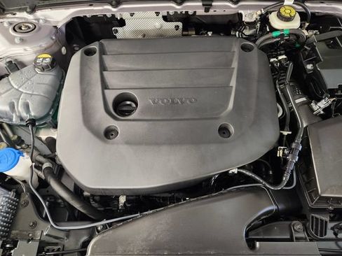 Certified 2026 Volvo XC40 B5 Plus AWD/4WD image 33