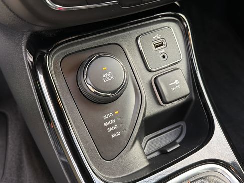 Used 2018 Jeep Compass Limited w/ Navigation Group image 34