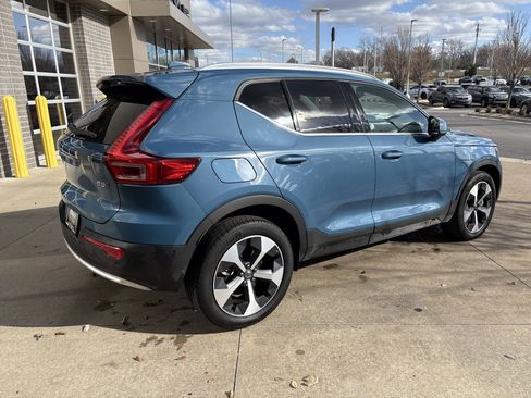Used 2025 Volvo XC40 B5 Plus image 10