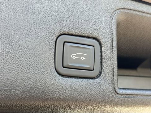 Certified 2022 GMC Terrain SLE w/ Driver Convenience Package image 32