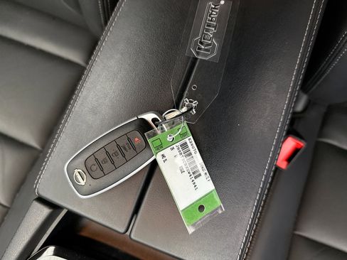 Used 2025 Nissan Rogue SL w/ Tech Package image 9