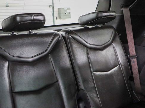 Used 2022 Cadillac XT6 Premium Luxury image 32