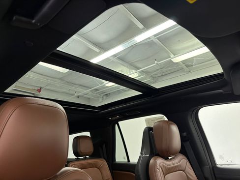 Certified 2023 Lincoln Navigator L Reserve AWD/4WD image 16