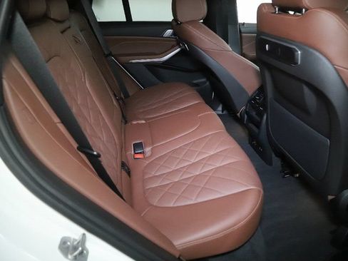 Certified 2024 BMW X5 xDrive40i w/ Parking Assistance Package AWD/4WD image 33