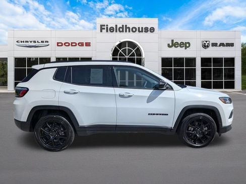 Used 2025 Jeep Compass Latitude w/ Convenience Group AWD/4WD image 10