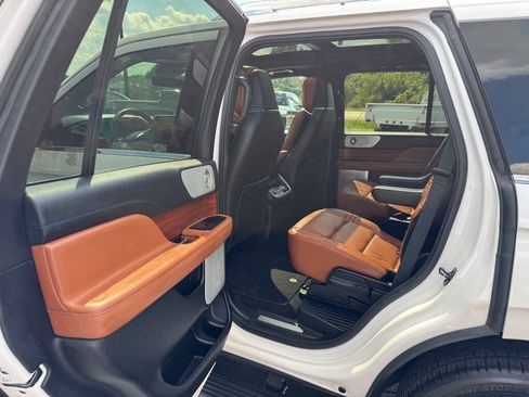 Used 2019 Lincoln Navigator Reserve AWD/4WD image 12