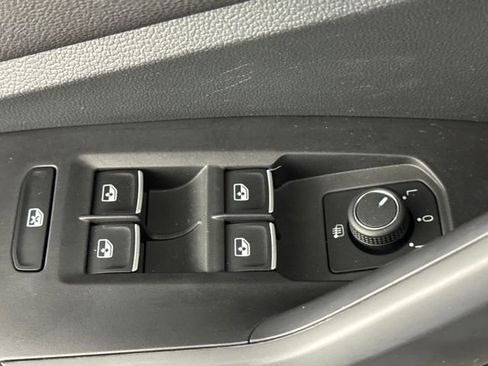 Used 2023 Volkswagen Jetta SE image 26