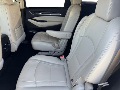 Used 2024 Buick Enclave Essence image 13