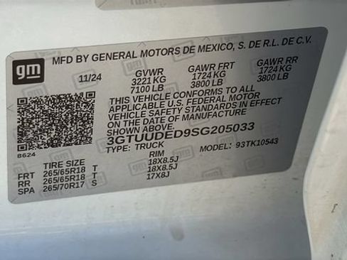 Used 2025 GMC Sierra 1500 SLT AWD/4WD image 30