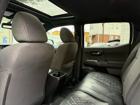 Used 2016 Toyota Tacoma TRD Sport AWD/4WD image 27