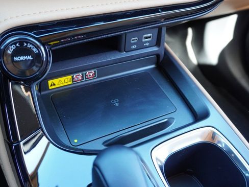 Used 2025 Lexus NX 250 FWD w/ Towing Package (2000 Lbs) image 18