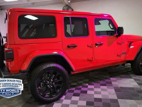 Used 2025 Jeep Wrangler Unlimited Sahara w/ Safety Group AWD/4WD image 7