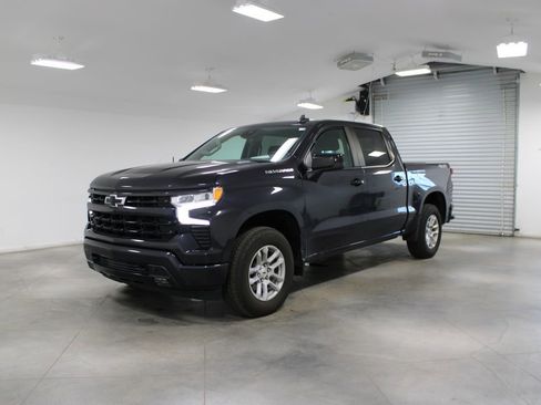 Used 2023 Chevrolet Silverado 1500 RST w/ Protection Package AWD/4WD image 4