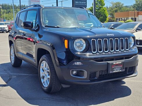 Used 2018 Jeep Renegade Latitude w/ Cold Weather Group AWD/4WD image 7