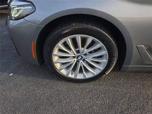 Used 2023 BMW 540i w/ Premium Package image 6