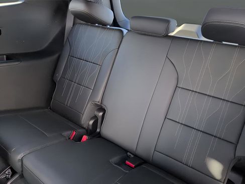 Used 2025 Buick Enclave Avenir w/ Super Cruise Package image 18