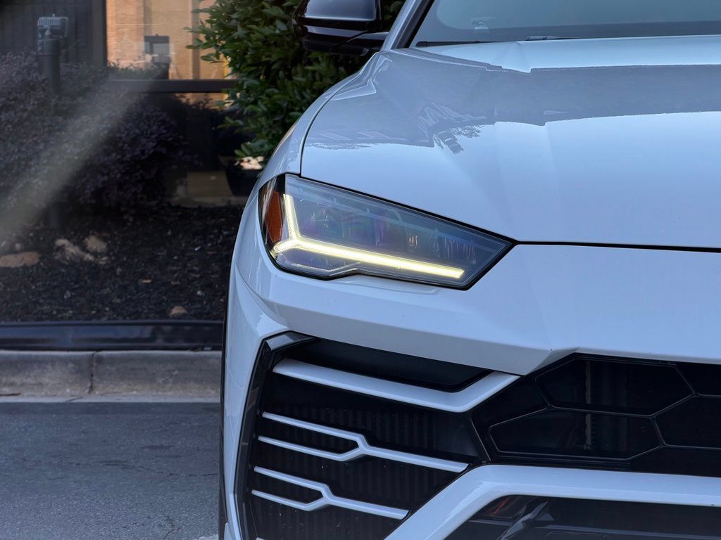 Used 2021 Lamborghini Urus AWD/4WD image 4