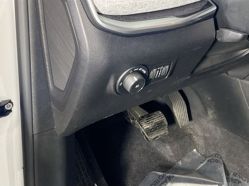 Used 2022 Jeep Compass Latitude image 10