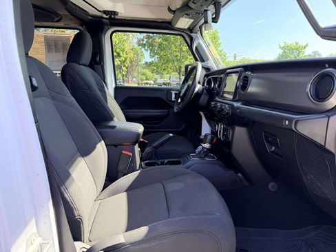 Used 2023 Jeep Gladiator Willys image 15