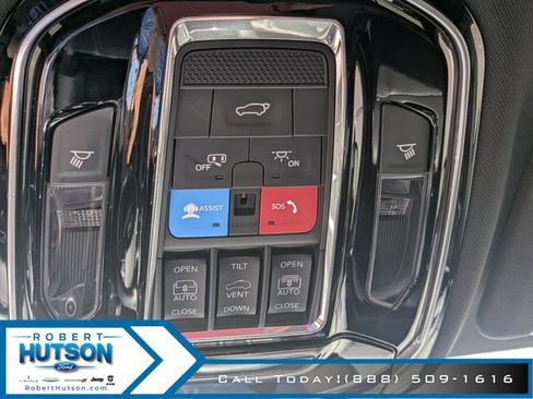 Used 2022 Jeep Grand Cherokee Overland w/ Luxury Tech Group IV image 27