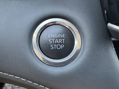 Used 2025 Toyota Highlander Limited image 29