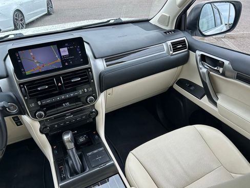 Used 2022 Lexus GX 460 Premium w/ Premium Package AWD/4WD image 11