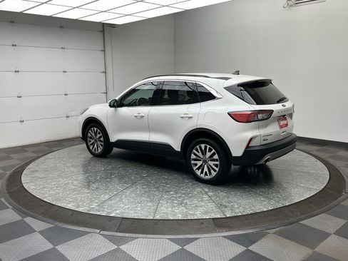 Certified 2022 Ford Escape Titanium AWD/4WD image 2