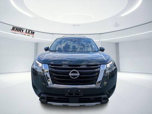 Used 2024 Nissan Pathfinder Platinum FWD image 8