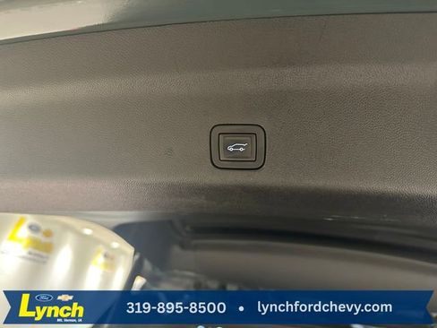 Used 2025 Chevrolet Suburban Z71 w/ Comfort Package image 20